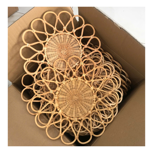 Sous-plat élégant en rotin fait main, motif floral naturel |   Assiette de présentation en osier pour la mise en place de la table à manger |   Écologique - Product Image 2