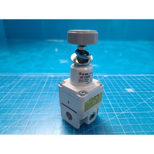 Regulador de Presión de Aire de Precisión SMC IR1020-01, Usado, Piezas de Equipos Legacy Semiconductor - Product Image 1