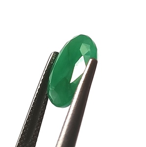 Excellente pierre précieuse en émeraude zambienne naturelle de couleur verte, taille ovale, 4,05 carats, non traitée, facettée, 9,5 x 12,3 mm - Product Image 2