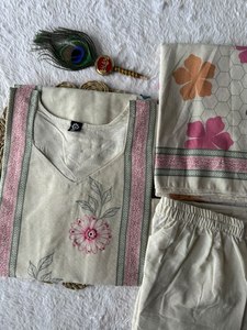 LAMOUNT Kurta de Seda Blanca con Pantalones y Dupatta, Diseño Tradicional Indio de Alta Calidad para Fiestas, Hecho a Mano, Venta al por Mayor para Mujeres - Product Image 6