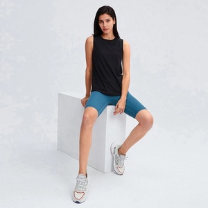 Camiseta sin mangas para mujer con diseño de malla y espalda con abertura tipo llave, control de temperatura, secado rápido, personalización completa de marca privada - Product Image 4
