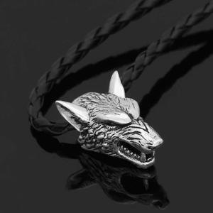 Colgante de Cabeza de Lobo en Aleación Plateada con Acento de Perla Bañada en Oro y Cordón de Cuero de 24 Pulgadas para Hombre - Product Image 2