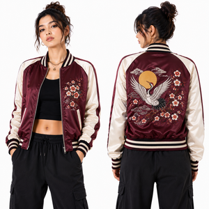 Chaqueta Corta de Satén Estilo Urbano para Mujer con Bordado Celestial, Fabricante de Ropa al por Mayor con Etiqueta Privada y Logotipo Personalizado - Product Image 5