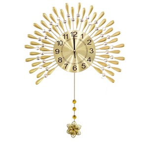 Horloge murale décorative Gold Sunburst, horloge à pendule suspendue, silencieuse, sans tic-tac, en plastique, pour le salon - Product Image 1
