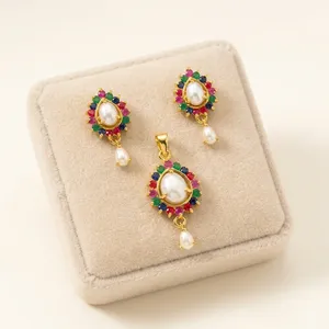 Collier pendentif et boucles d'oreilles tendance pour femme, plaqué or, imitation perle, motif feuille, fait main en Inde, idéal pour les fêtes - Product Image 2