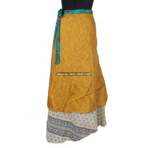 Faldas Largas Cruzadas de Seda Sari Color Óxido Reversibles, Falda Cruzada de Playa Estilo Vintage Encantador con Estampado Floral en Amarillo - Product Image 4