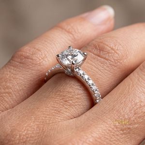 Anillo Personalizado de Oro Amarillo de 18K con Corte Cojín, Diamante Cultivado en Laboratorio de 0.74CT, Claridad VVS2, Certificado IGI, Corte Excelente - Product Image 4