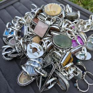 Bague en laiton avec pierres précieuses naturelles pour l'alignement des chakras et le bien-être spirituel, disponible au prix d'usine - Product Image 5