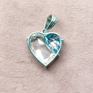Colgante de Diamante en Forma de Corazón Azul y Blanco en Oro Blanco, Elegante Collar de Corazón de Dos Tonos para Mujer, Joyería Fina de Lujo Cultivada en Laboratorio - Product Image 4