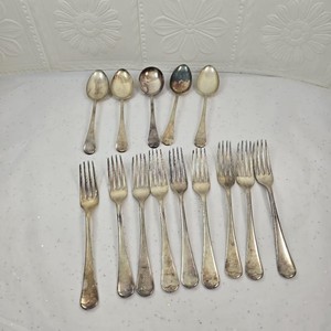 Juego de cubiertos metálicos vintage de 4 piezas con cucharas y tenedores con acabado mate para bodas o uso doméstico. - Product Image 1
