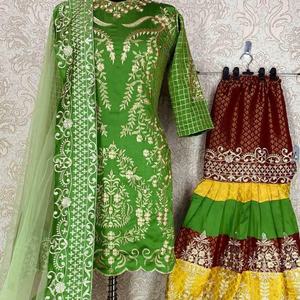Ensemble Sharara vert traditionnel pour femmes, designer pakistanais et indien, palazzo kurta salwar en soie, lawn, rayonne, viscose, pour mariages et occasions spéciales - Product Image 1