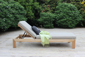 Fauteuil inclinable haut de gamme Elba pour bord de piscine, en teck et avec coussins moelleux - Product Image 3