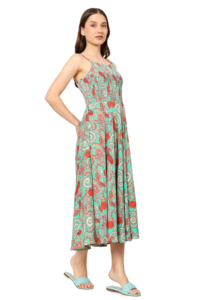 Vestido de mujer verde floral con smock y bordados, sin mangas, cuello cuadrado, de poliéster, estilo acampanado, a la moda, estilo occidental. - Product Image 3