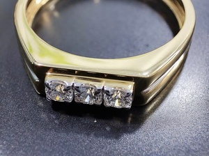 Anillo de Oro Amarillo Sólido de 18K con 3 Piedras de Diamante Cultivado en Laboratorio de 0.30ct para Hombre, 8g, Engaste de Canal, Joyería Fina - Product Image 3