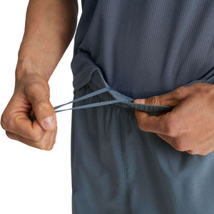 กางเกงขาสั้นผู้ชายสีพื้นแบบเรียบง่ายสั่งทำ OEM สำหรับวิ่งพาร์กัวร์ วิ่งจ๊อกกิ้ง กางเกงกีฬาขาสั้น - Product Image 3