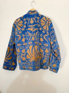 Veste en velours Suzani faite à la main en gros |   Doublure en coton tissé réversible à motif floral, broderie traditionnelle, style bohème moderne - Product Image 5