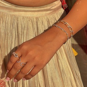 Bracelet cubain élégant en argent sterling 925 serti de diamants Moissanite VVS pour femmes, style luxueux à prix abordable - Product Image 3