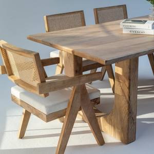Table à manger en bois d'acacia Vandana Aureo Arista avec un design contemporain solide et fait main - Product Image 2