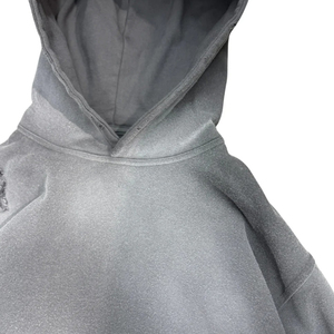 Sweat à capuche personnalisé brodé effet vieilli, coupe classique, en molleton 100% coton délavé, style streetwear tendance - Product Image 3