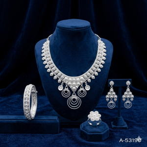 แฟชั่นแบบดั้งเดิม MOLL JEWELLERS ชุดเครื่องประดับสำหรับผู้หญิงสร้อยคอสร้อยข้อมือชุบทอง 24K ซิร์คอนรูปแมลงกล่องเชน A-53193 - Product Image 4