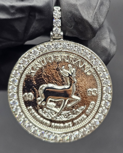 Colgante de moneda Krugerrand 1982, colgante de moneda sin circulación, colgante de plata 925, colgante de moneda de Sudáfrica 1981, colgante Iced Out - Product Image 1