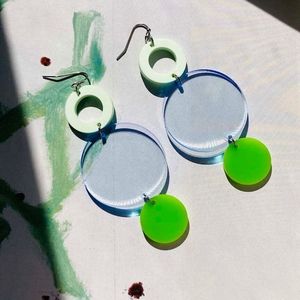 Boucles d'oreilles en résine faites à la main, bijoux uniques et colorés pour femmes, accessoires de mode légers pour les fêtes - Product Image 5