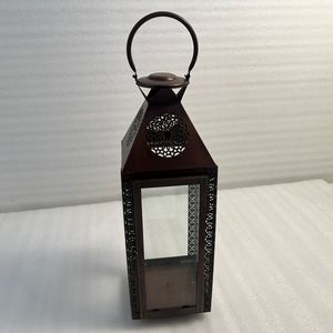 Lanterne artisanale en fer et verre avec finition brune, idéale pour l'éclairage et la décoration des patios, jardins et balcons. - Product Image 6