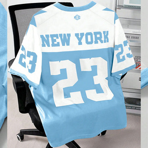 Camiseta Casual Oversize Estilo Jersey de Fútbol Americano con Cuello en V para Hombre, Diseño Gráfico con Número, Estilo Y2K, Servicio OEM Personalizado, Hecho en EE. UU. - Product Image 2