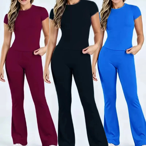 Ensemble de yoga 2 pièces pour femme : Crop top à manches courtes et leggings évasés taille haute – Tenue de yoga 2 pièces ajustée - Product Image 5
