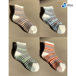Chaussettes de sport antidérapantes rayées pour femmes, idéales pour le yoga, le Pilates, la barre, la gym et les activités intérieures - Product Image 3