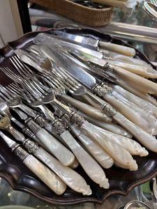 Ensemble de couverts de luxe en acier inoxydable argenté, cuillère, fourchette et couteau modernes gravés, écologiques, finition miroir, pour table royale, qualité supérieure - Product Image 3