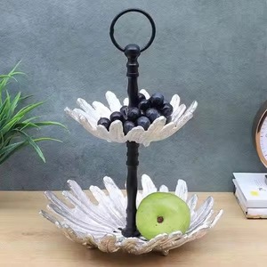 Plateau de service en verre à deux niveaux tendance avec motif floral et poignée en métal noir – Magnifique plateau superposé - Product Image 6