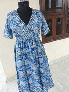 Robe bohème élégante pour femmes, robe maxi en coton imprimé, confortable et respirante, col en V, manches mi-longues, coupe évasée - Product Image 2