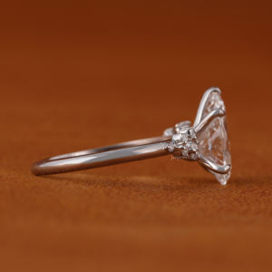 Anillo de Oro Blanco de 14k de Lujo con Diamante Cultivado en Laboratorio con Certificación IGI CVD HPHT en Forma de Pera para Mujer, Regalo de Compromiso o Boda - Product Image 5