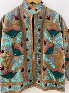 Veste courte en velours brodée Suzani pour femme, style bohème, avec boutons, manteau d'hiver, blouson tendance, prix d'usine, produit phare en gros - Product Image 3