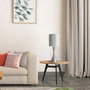 Lámpara de mesa de metal niquelado cepillado de diseño superior, base de metal tipo trompeta de lujo, pantalla de tela gris, elegante luz de noche para mesita de noche - Product Image 5