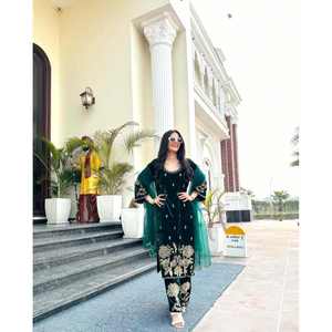 Ensemble de costumes de fête pour femmes avec broderie et séquence de codage - Product Image 2