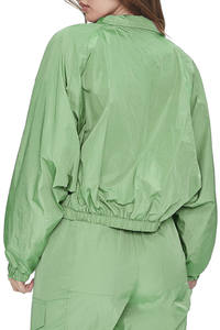 Conjunto Deportivo de Lujo para Mujer, 2 Piezas, Cortavientos Ligero, Chaqueta con Cremallera, Top Corto y Pantalones - Product Image 2