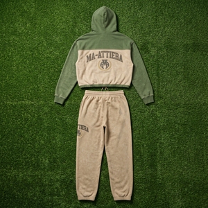 Ensemble survêtement molletonné vert sauge et beige pour femme avec logo brodé personnalisé, coupe oversize, style streetwear - Product Image 6