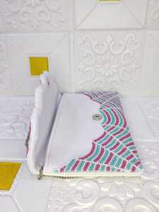 Sac à main rectangulaire lavable fait main avec motif rose et vert citron, broderie artisanale en polyester - Product Image 1