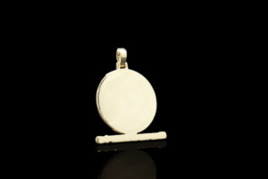 Collier pendentif hip-hop personnalisé en moissanite glacée octogonale avec chiffres romains par The For Legacy - Product Image 2