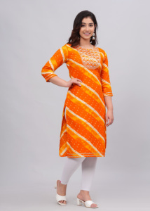 ชุดคุร์ติสีเหลืองพิมพ์ลายสำหรับผู้หญิง พร้อมปักลายที่คอเสื้อ แขน 3/4 สวมใส่สบายๆ สไตล์ชาติพันธุ์ ทรงตรง เหมาะสำหรับใส่ในชีวิตประจำวัน - Product Image 4