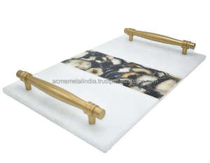 Plateau de service en marbre et bois personnalisé avec un design unique en métal et en acier pour la maison, la cuisine et la décoration élégante. - Product Image 1