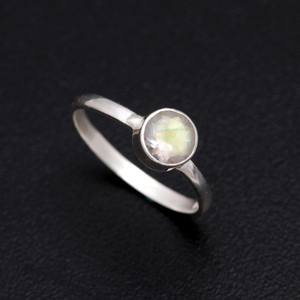 Bague en Pierre de Lune Arc-en-ciel Naturelle Certifiée IGI, Argent Sterling 925, Faite à la Main, Minimaliste, Délicate, Bijou Art Déco, Cadeau Élégant pour - Product Image 1