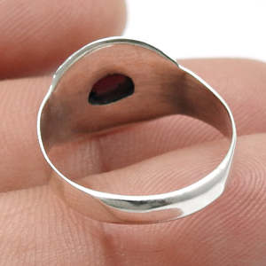 Fabuloso Anillo Ovalado con Gema de Granate Rojo, Elaborado con Plata de Ley 925, Joyería Bohemia de Plata para Ella - Product Image 4