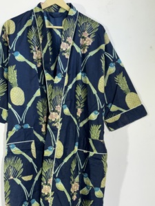 Bata Kimono de Algodón Estampada Azul Oscuro |   Bata Larga con Estampado Floral de Aves |   Ropa Casual para Mujer - Product Image 2