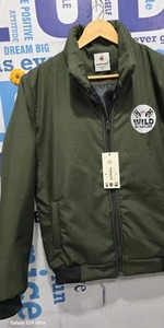 Chaqueta Estilo Verde Oliva de Calidad de Exportación con Múltiples Bolsillos para Camping, Senderismo y Trabajo, Disponible para la Venta - Product Image 2