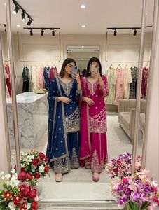 Ensemble prêt-à-porter haut, sharara et dupatta brodé en soie Vicitra, tenue ethnique de créateur pour femme, idéal pour les fêtes et mariages - Product Image 4