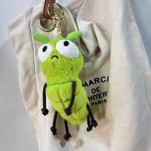 En stock: Llavero de peluche de algodón con diseño creativo de la serie de insectos de dibujos animados (cucaracha, oruga, mosquitos) - Product Image 2