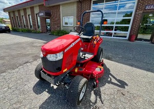 รถแทรกเตอร์ล้อยางขนาดเล็ก Massey Ferguson GC1723E ขับเคลื่อน 4 ล้อ สำหรับงานเกษตร สีแดง - Product Image 3